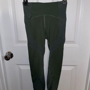 Lululemon mapped out high rise leggings. Breathable and lightweight.